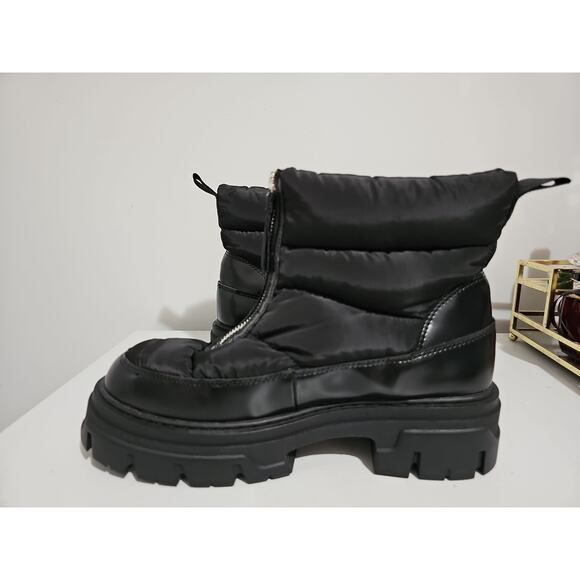 NEW H&M Warm Lined Padded Boots Womens 9.5 Chunky Platform Black - Picture 8 of 16